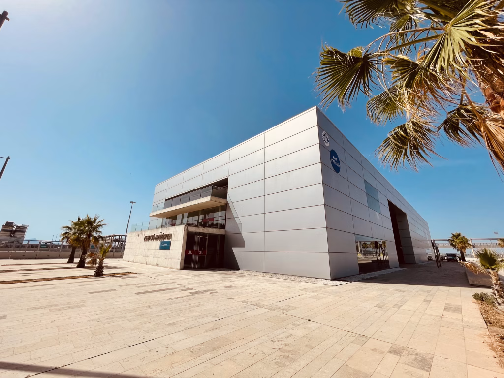 Estació Marítima Gebäude fern